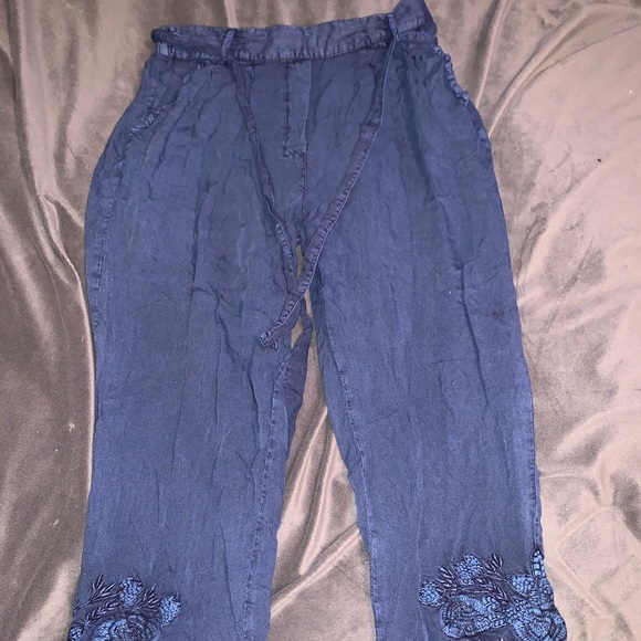Blue cotton pants, embroidered floral pattern - Picture 2 of 4